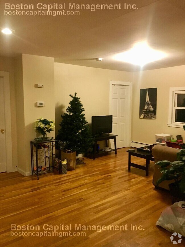 Building Photo - 42 Sewall St Unit 3 Rental