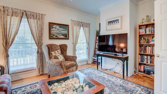 Photo - 203 Whiting Ln Unit SI ID1253378P