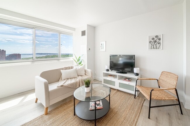 Building Photo - 100 Montgomery St Unit 2A