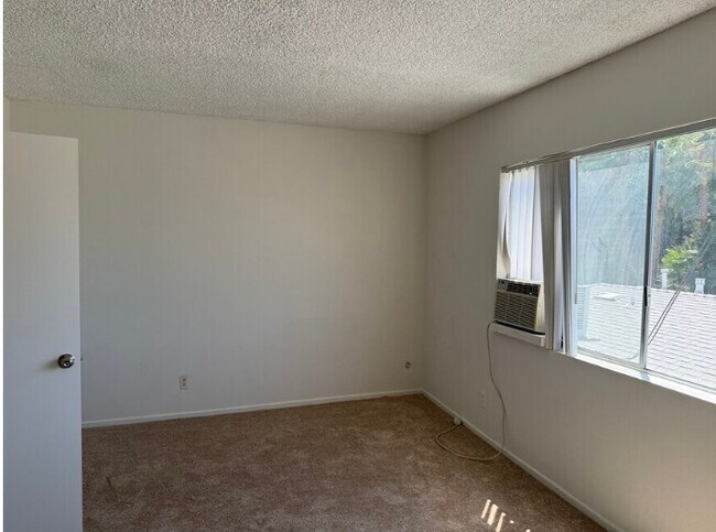 22515 Del Valle St