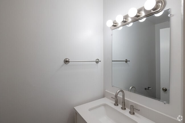 2BR, 1.5BA - 1341SF - Presidential Townhome Rentals