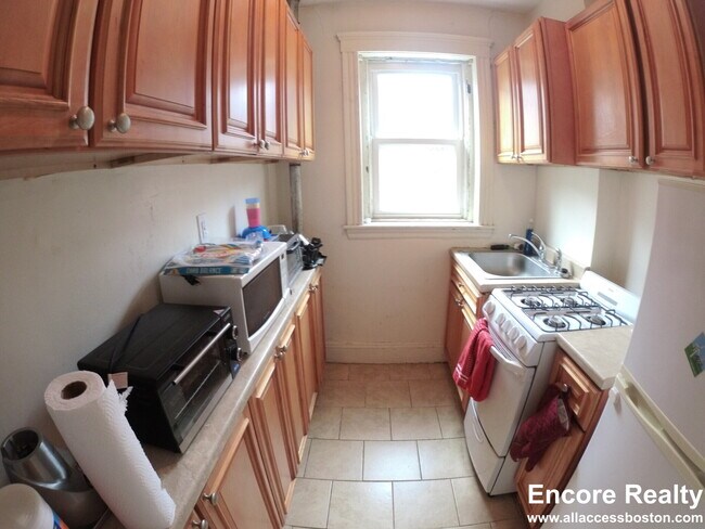 Building Photo - 1450 Commonwealth Ave Unit 24