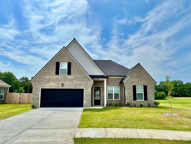 Building Photo - Now Leasing a 4-bedroom 2.5 bath home in M...