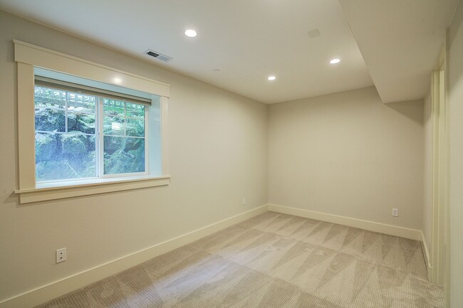 Photo - 3Bd/3.25Ba Kirkland Townhome