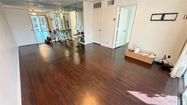 Photo - 3040 NE 16th Ave Unidad 305