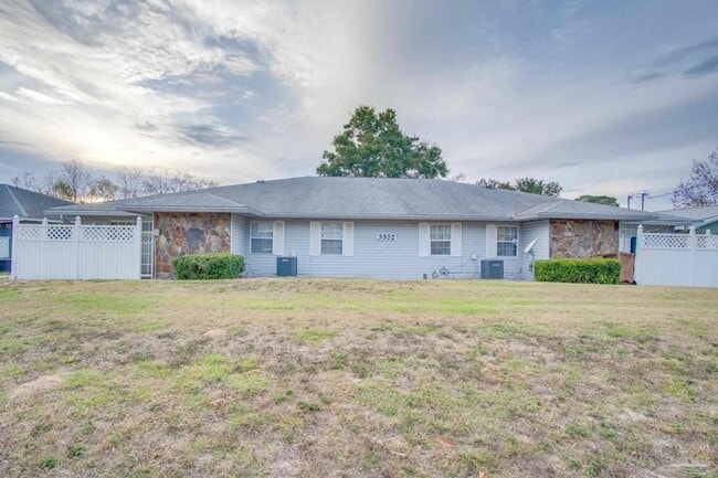 Building Photo - 3352 Green Briar Cir