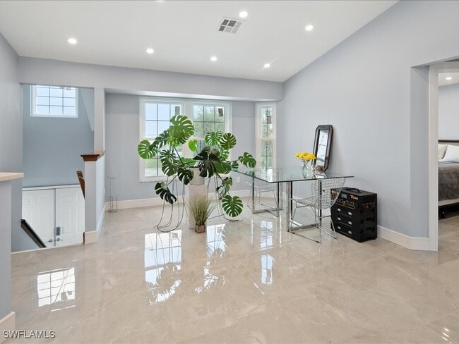 Photo - 220 39th Ave NW