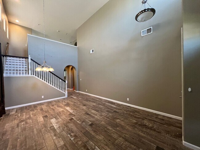 Photo - 3156 N Applegate Ave