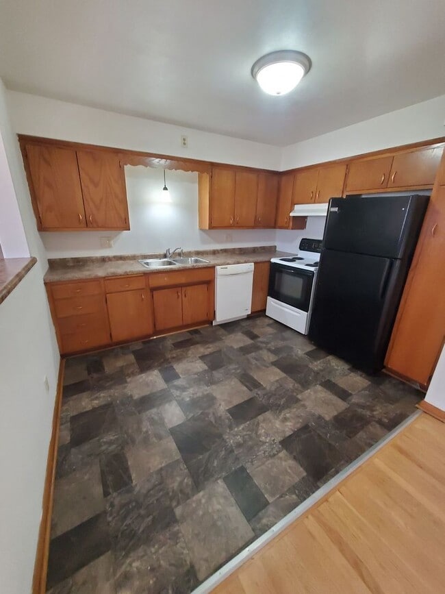 Photo - 1920 Lathrop Ave. (16 Unit)