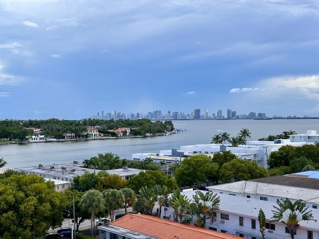Building Photo - 6900 Bay Dr Unit 8D