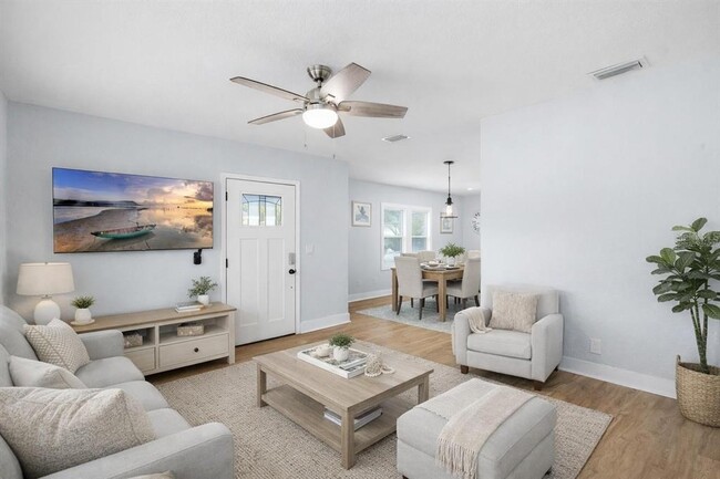 Photo - 2606 W Henry Ave