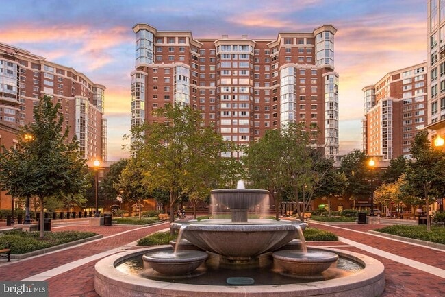 Building Photo - 2151 Jamieson Ave Unit 1011