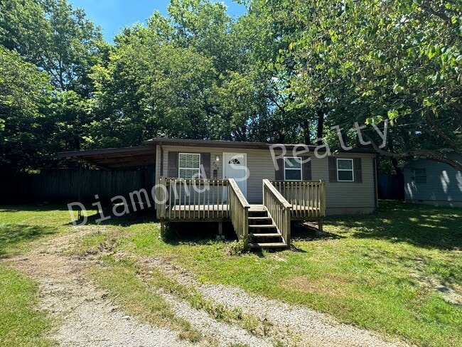 Building Photo - JUST REDUCED! 2 Bedroom House with Large ...