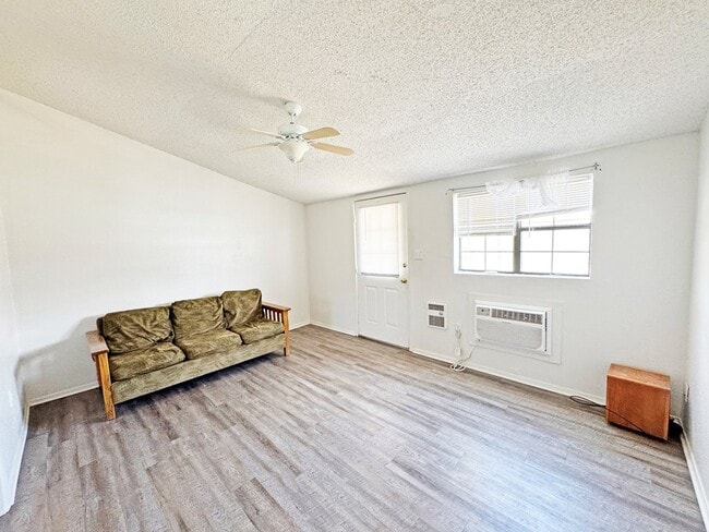 Photo - 408 W Holland Ave