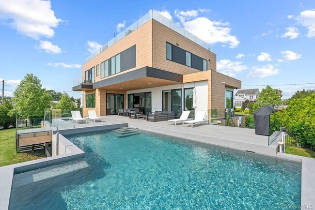 Photo - 8 Middle Pond Ln