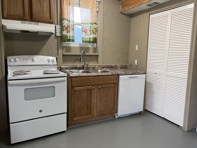 Photo - 154 Creekwood Dr