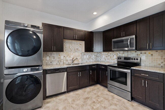 Building Photo - 6211 Manor Rd