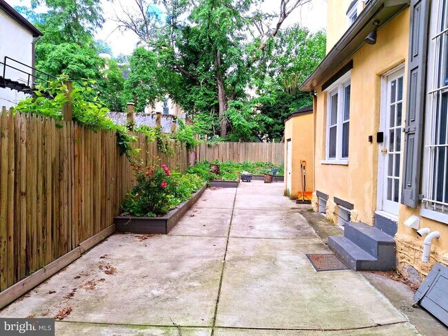 Photo - 317 N 33rd St Unit 1
