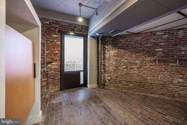 Photo - 144-50 W Laurel St Unit 103