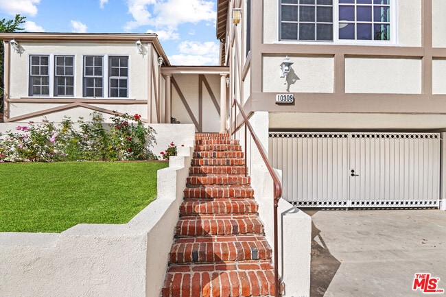 Photo - 10309 La Grange Ave