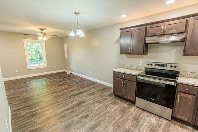 Photo - Eastern Eight- Bristol, VA- SFH Unidad 149 Leonard St