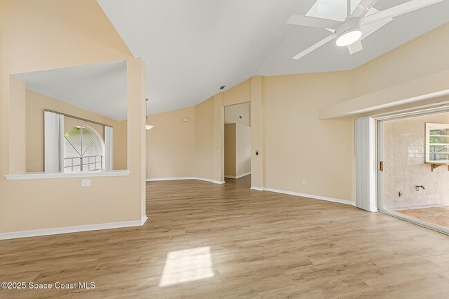 Photo - 1050 Fieldstone Dr