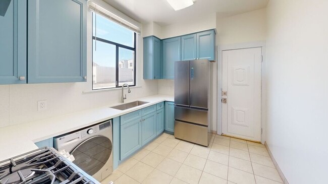 Building Photo - 305 23rd Ave Unit 04