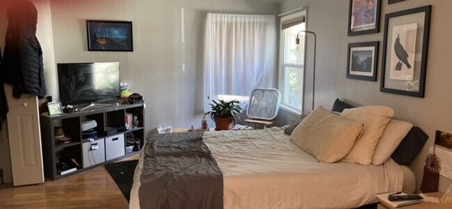 Photo - 5 bedroom 2 bath close to CMU