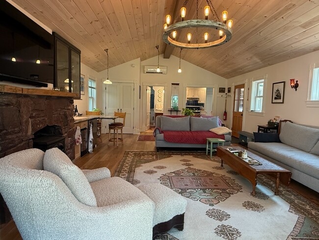 Photo - 61 Mansfield Ave