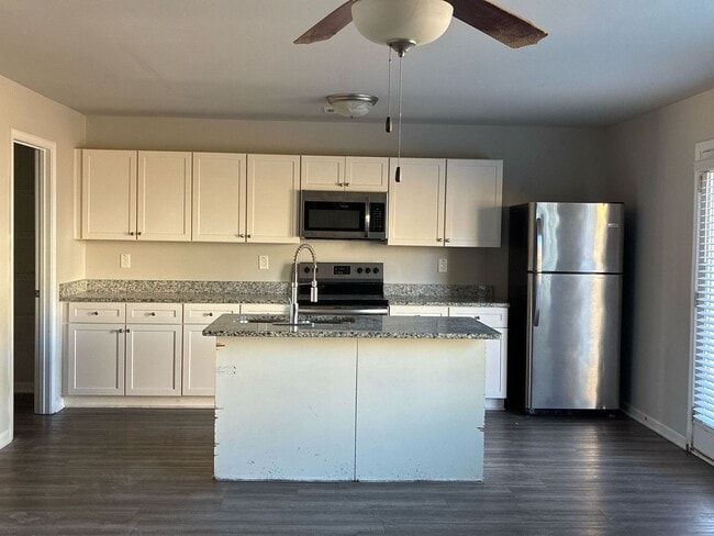 Photo - Lovely 3 bedroom 2 bath in Brookdale at Lo...