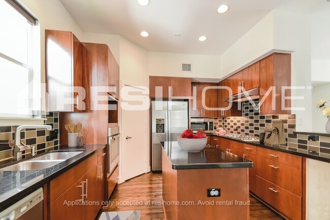 Photo - 5610 Schuler St