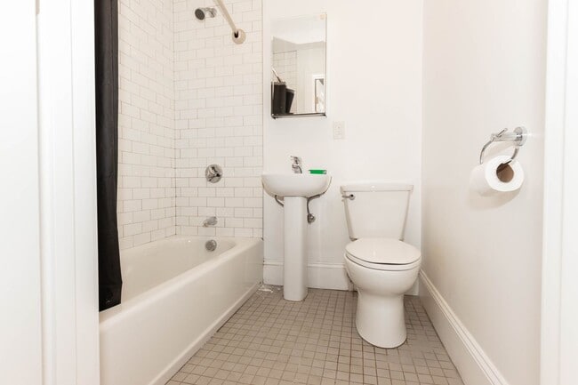 Photo - 2BR/1Bth unit. Great location. Vacant, rea...