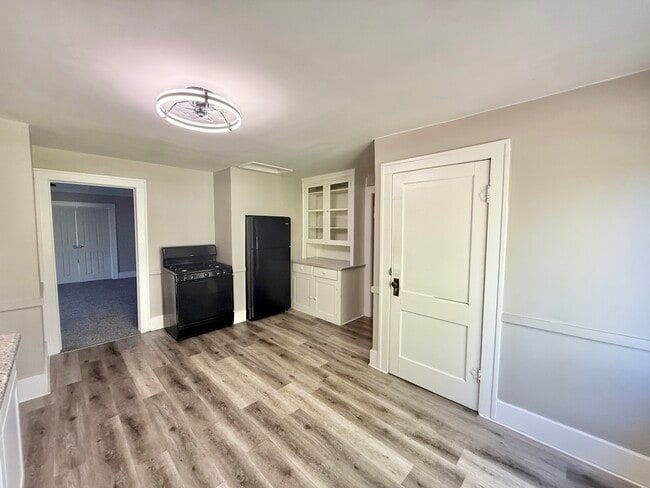 Photo - 922 Maple St