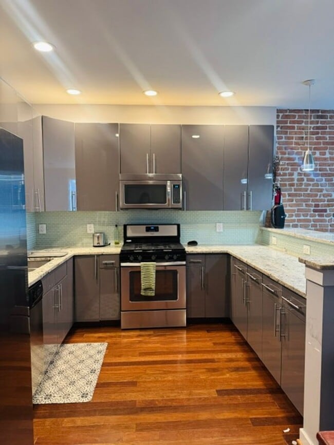Photo - 37 T St NE Unidad #1