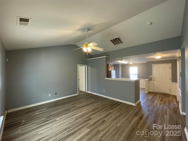 Photo - 6421 Sunman Rd