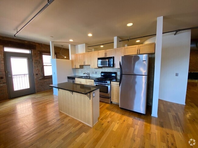 Building Photo - 404 Reading Rd Unit 302 Rental