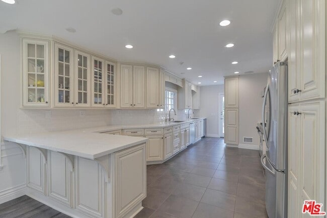 Photo - 9500 Sawyer St