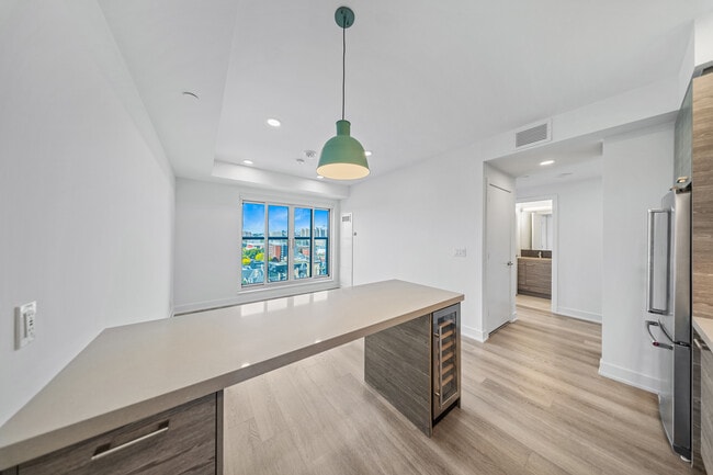 Photo - 484 Spadina Ave.