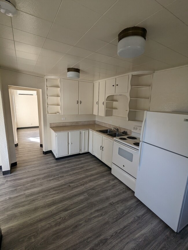 Photo - 615 Division St NW