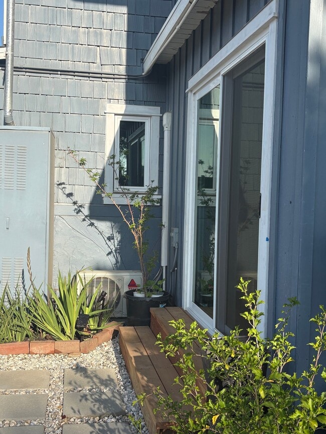 Photo - 1390 W 15th St