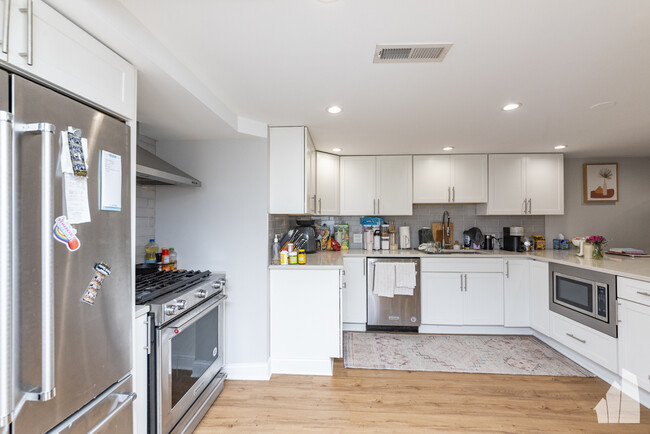 Photo - 1545 W Addison St Apartment Unit GDN