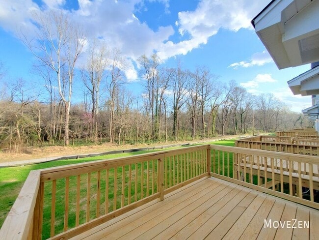 Photo - 275 Vanderbilt Rd