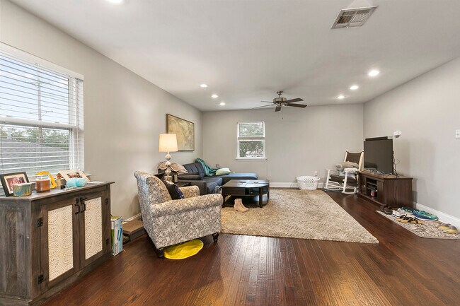 Photo - 6540 Fleur de Lis Dr Casa Adosada