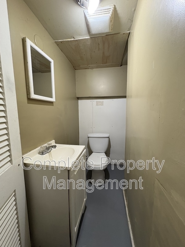 Photo - 7801 Vienna Ave