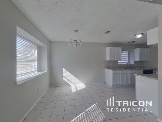 Photo - 2802 N Spring Dr