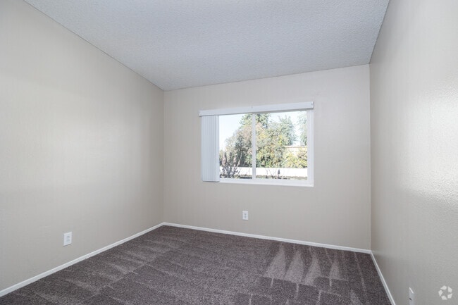2BR, 1BA - 680SF – Primary Bedroom