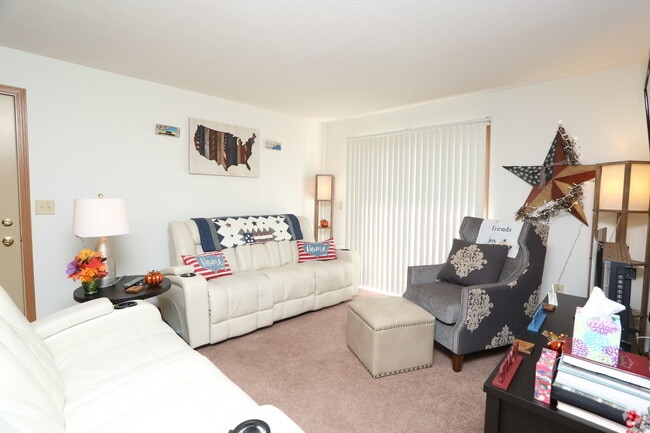 2BR, 1BA - 960 SF - Living Room