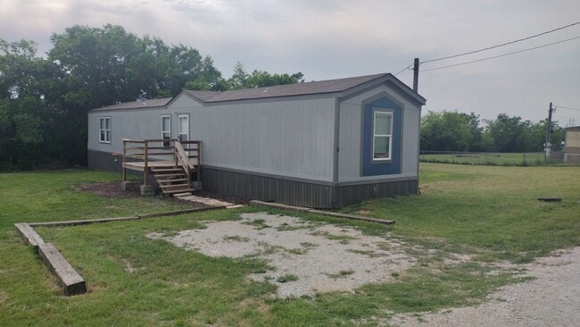 3 Bedroom/2 Bath home on large lot - 3 Bedroom/2 Bath home on large lot