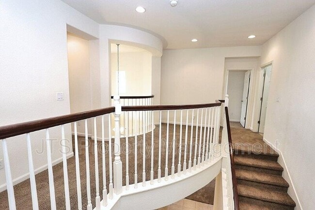 Photo - 208 Blue Pine Ct