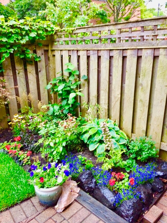 Photo - 2014 N Larrabee St